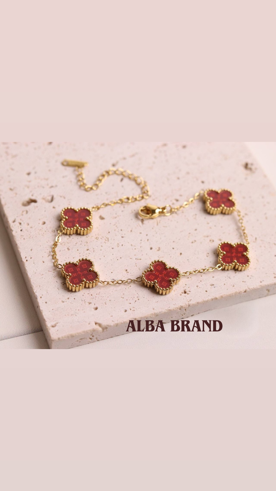 اسوارة فان كليف المزخرفة