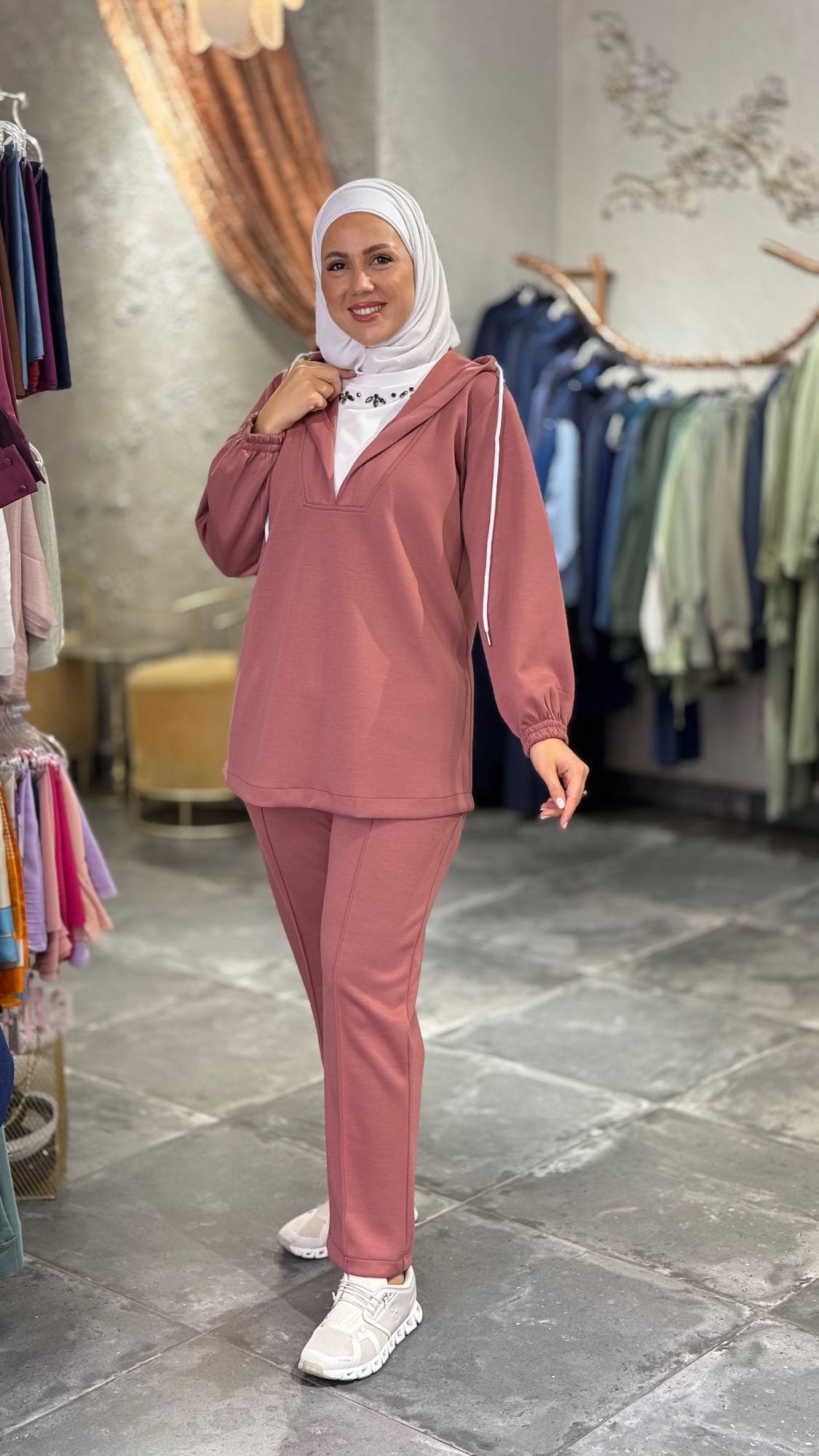 طقم الرياضة الاويشو و الستراس من ديدي ستايل